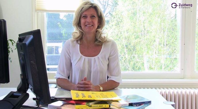 Jacqueline Zuidweg presenteert haar serie Vallen opstaan en weer doorgaan op het kantoor van Zuidweg & Partners in Hilversum. Deze week met het onderwerp: Hoe maak ik een goede offerte?