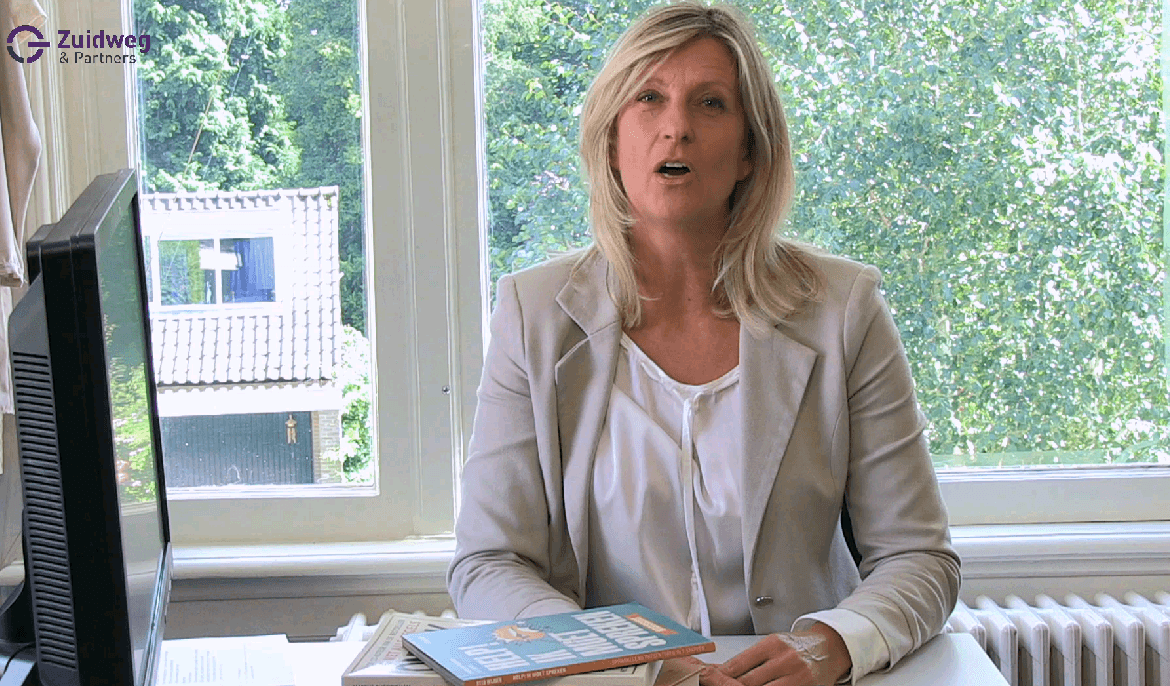 Jacqueline Zuidweg presenteert haar serie Vallen opstaan en weer doorgaan op het kantoor van Zuidweg & Partners in Hilversum. Deze keer met het onderwerp: het MKB Doorstartfonds.