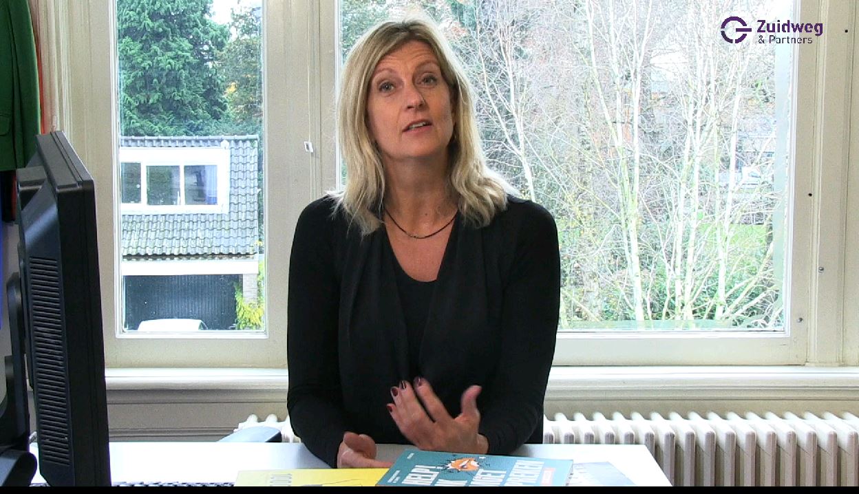 Jacqueline Zuidweg presenteert haar serie Vallen opstaan en weer doorgaan op het kantoor van Zuidweg & Partners in Hilversum. Deze keer met het onderwerp: ondernemer en schulden? Hoe kan de gemeente je helpen?